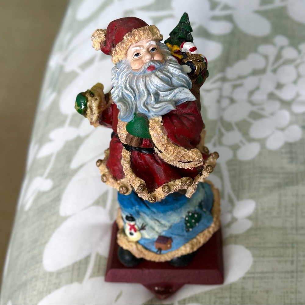 Vintage 3D Textured Christmas Rustic Santa Fireplace Decor Hanging Stocking Hook - Picture 4 of 12